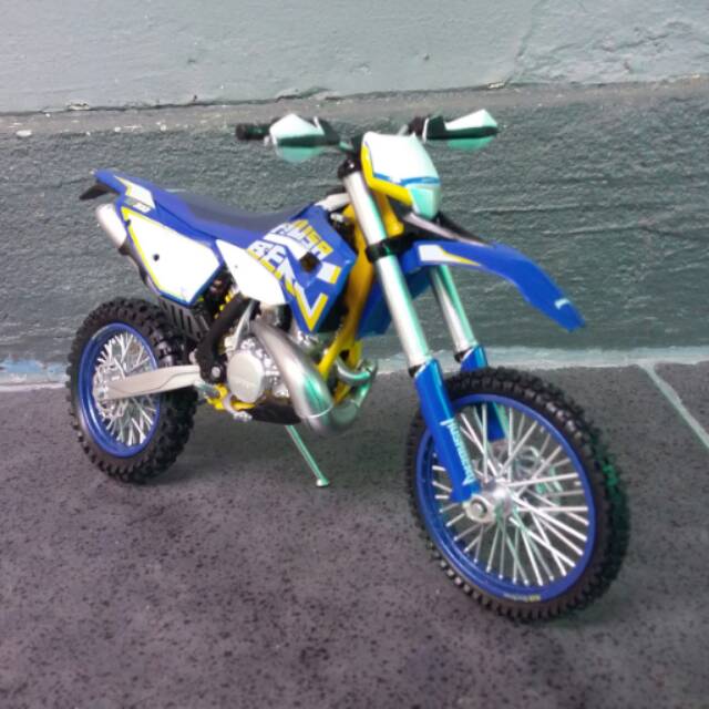 Diecast / Miniatur Motor Cross KTM TE 300 2012 ( Husaberg ) Skala 12