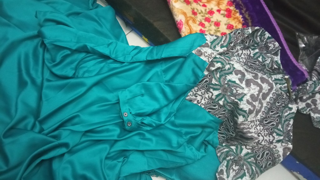 Batik Couple Terbaru Gamis Velvet