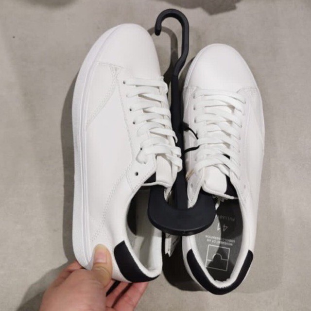 sepatu sneakers pria pull&bear putih