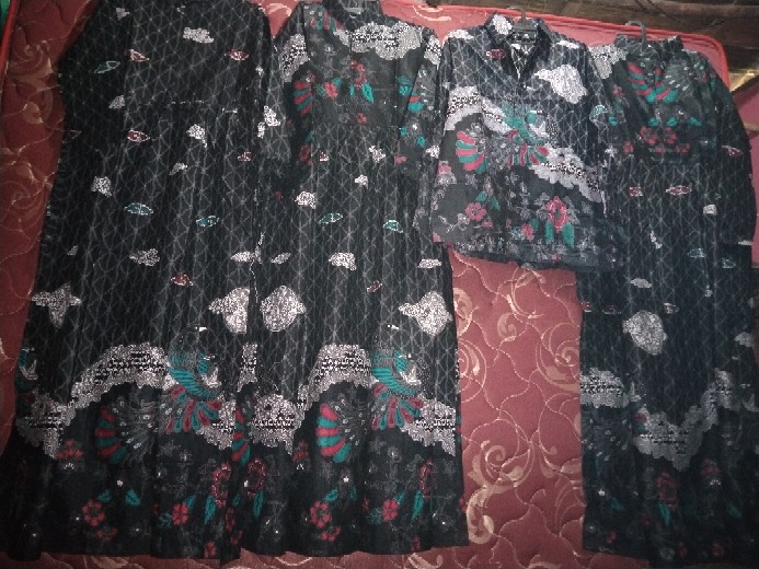 Batik Couple Keluarga Sania Ruffle Ori Ndoro Jowi Dnt Mega Mendung Abu