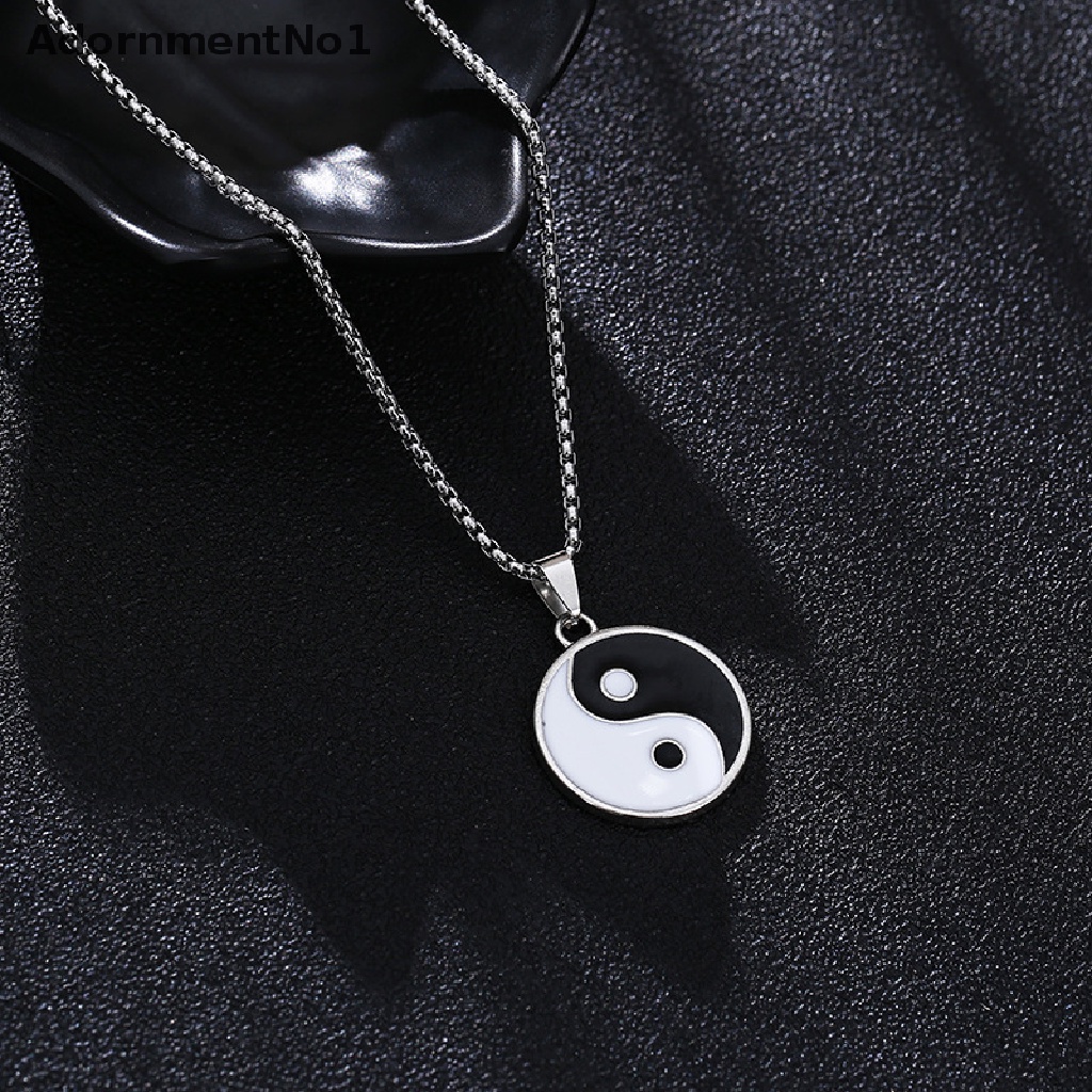 (AdornmentNo1) Kalung Rantai Dengan Liontin Logo Yin Yang Cina Taoism Warna Hitam / Putih Untuk Wanita