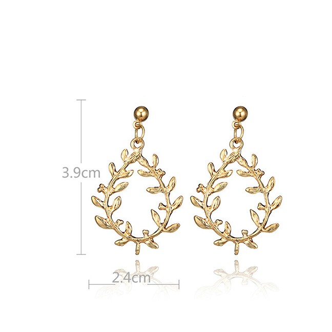 LRC Anting  Tusuk Fashion Gold Color Hollow Out Leaf Shape Design Earrings