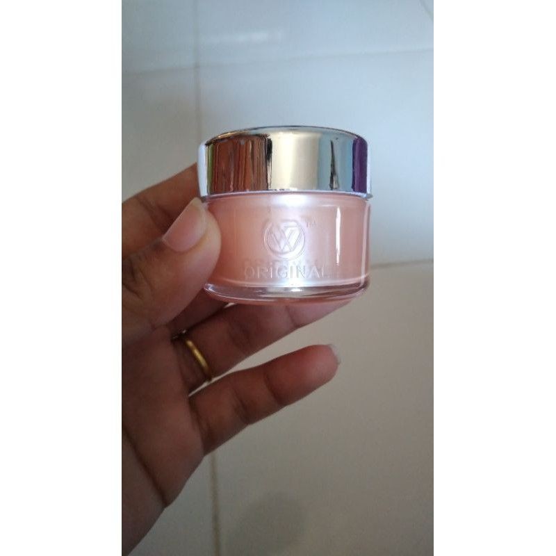 Cream siang Wonder Glow Diamond