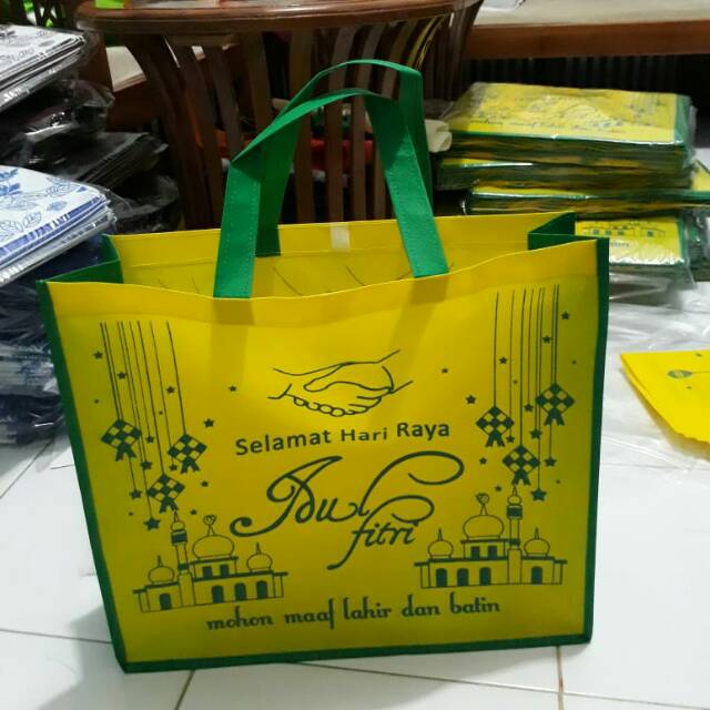 

Goodie Bag Spunbond Bingkisan Idul Fitri / Goodie Bag Lebaran