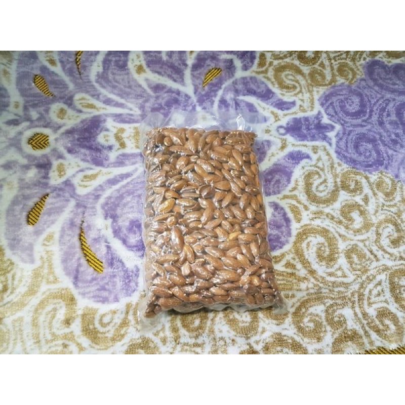 

kacang almond tanpa kulit