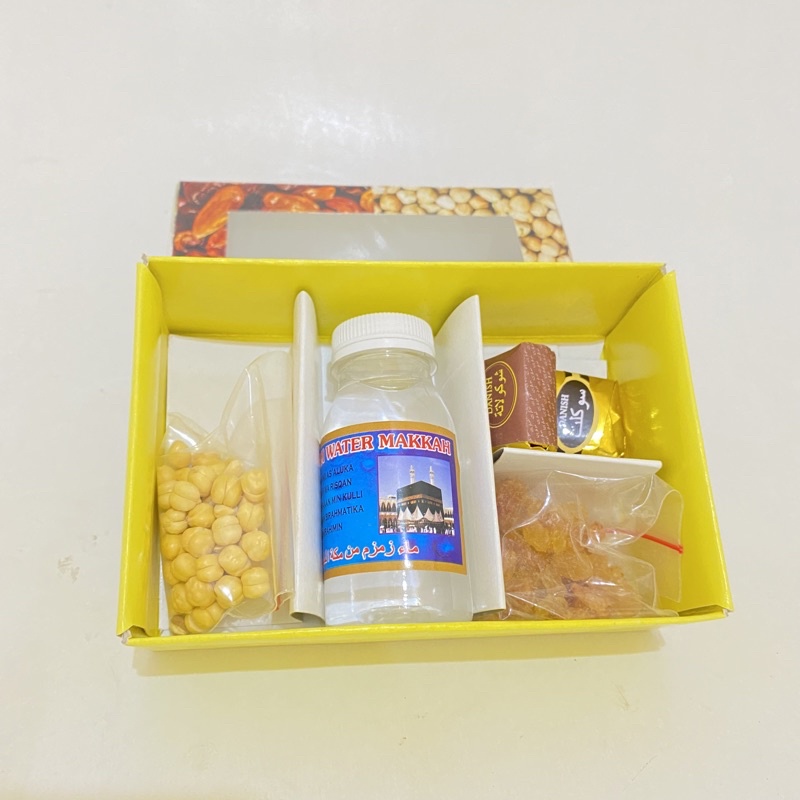

Paket Oleh Oleh Haji dan Umroh Makan dan Air Zam Zam 1kg muat 4 kotak