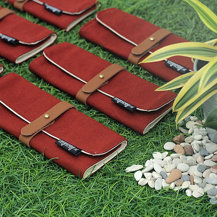 

Tempat Pensil Gulung / Lipat, Roll Up Pencil Case Red Marun