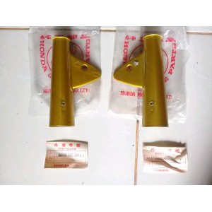 Kupingan lampu depan Honda CB100   S90 Z
