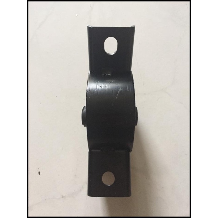 Engine Mounting mobil Suzuki Esteem tengah
