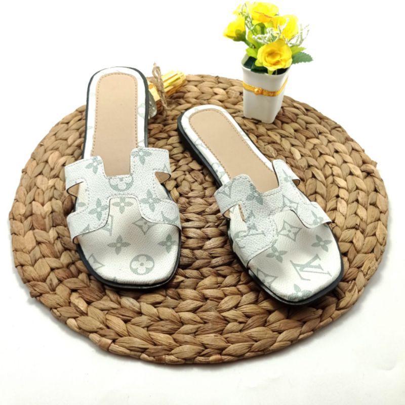 mqstars Sandal Flat Wanita H Selop LV Slip /Sendal Teplek Flip flop Wanita Terbaru H