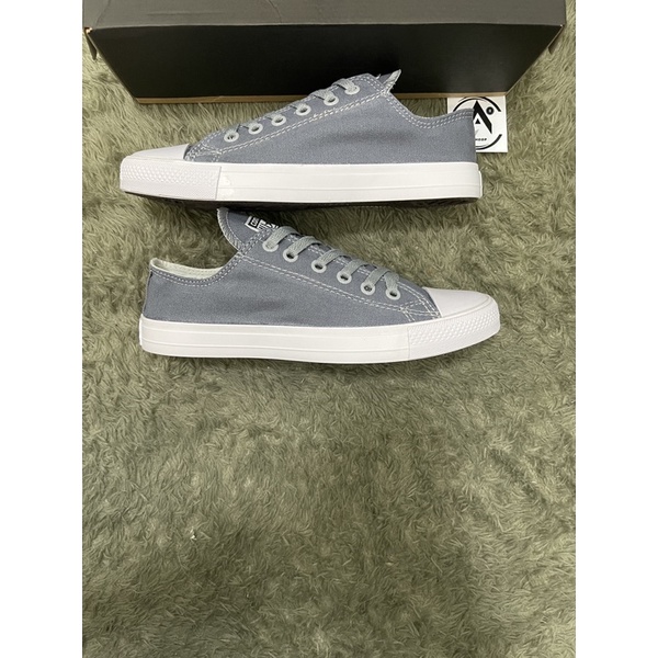 Sepatu sneaker  abu/grey replika / kw plush box