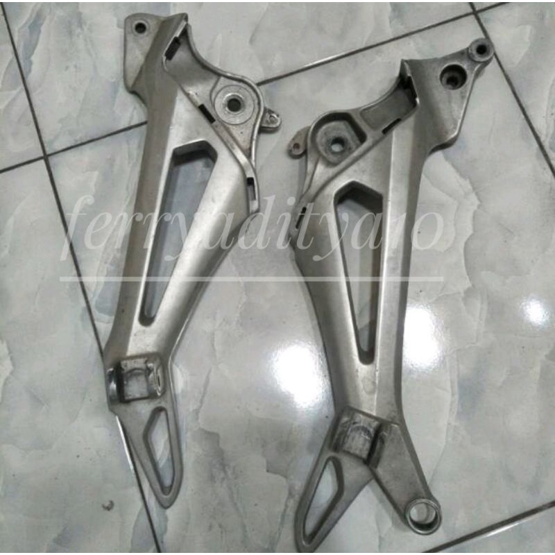 footstep dudukan posteb belakang supra x 125 original AHM
