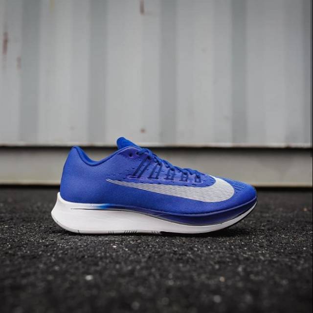 Nike zoomfly.blue white