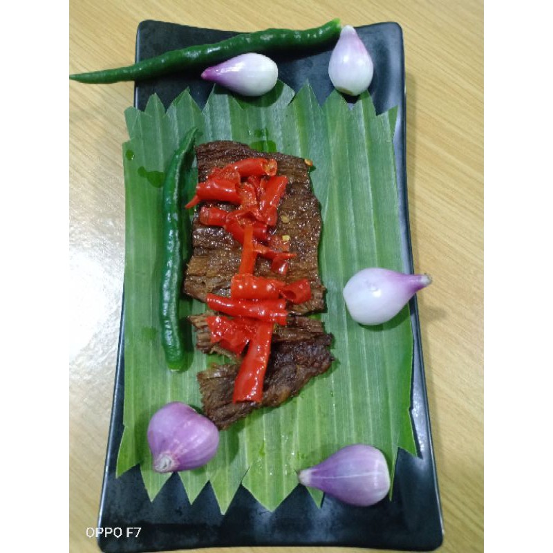 

Dendeng Daging 250gr. sudah ada sambel ijo dan merahnya lho.