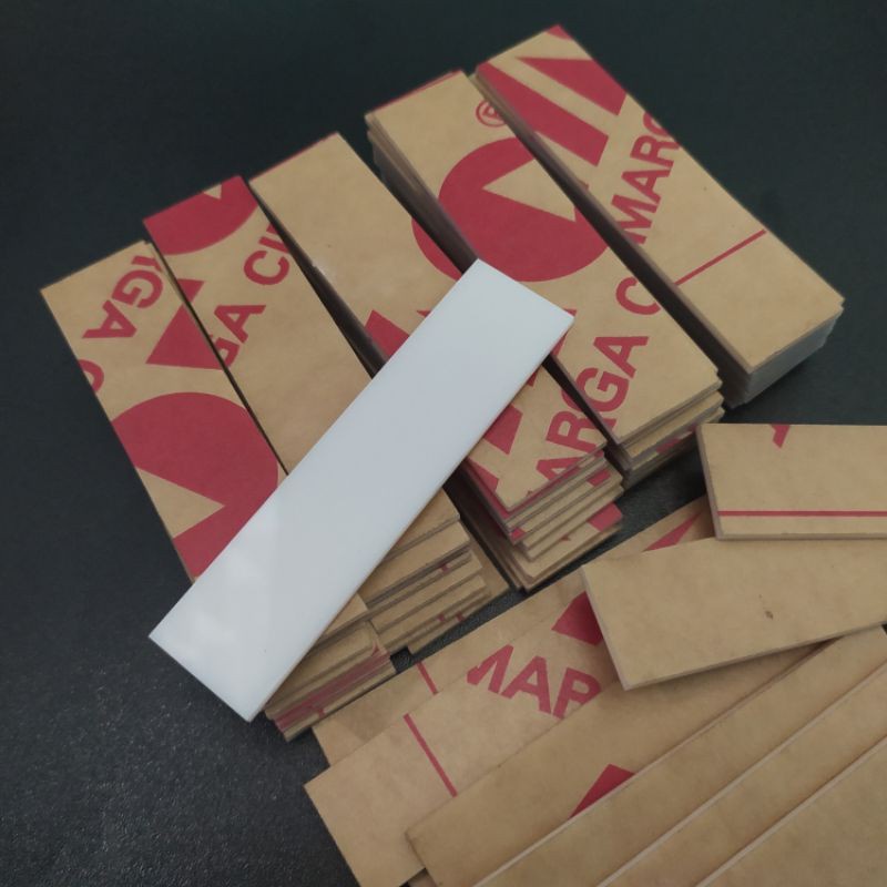 

JUAL [TERMURAH] Bahan Name Tag Akrilik 2mm / 2 x 8 cm / Presisi Rapi di cutting dengan mesin laser