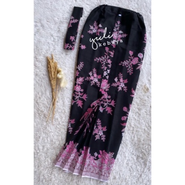 Rok Wiru/Wiron Batik Wisuda Kondangan