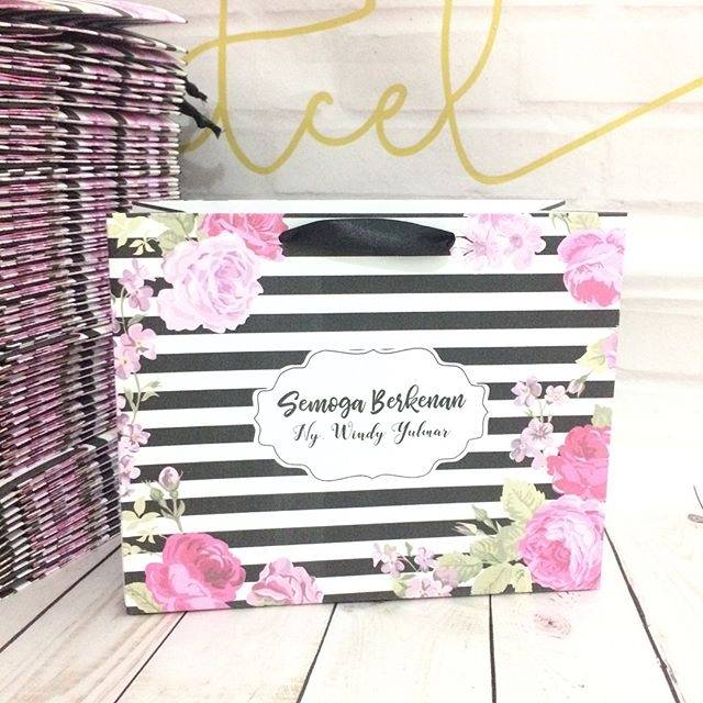 

Paperbag P25 x L10 x T20 cm bahan 160 gsm