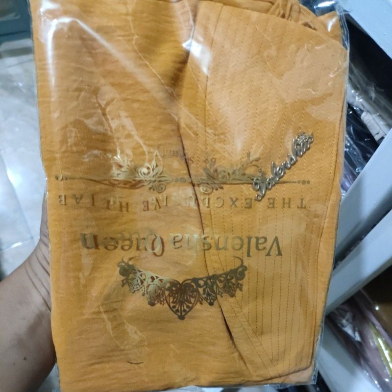 KHIMAR CRINKLE TANPA TALI ORIGINAL VALENSHAQUEEN HIJAB BAHAN RAYON CRINKLE AIRFLOW PREMIUM/KERUDUNG TERBARU DAN TERMURAH ORI VALENSHAQUEEN JILBAB TERLARIS IKKA MEMEI-Mustard