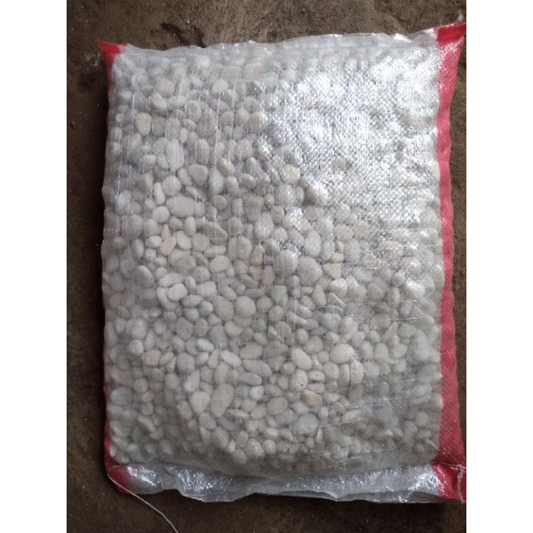 Batu koral putih kecil/hitam kecil karungan