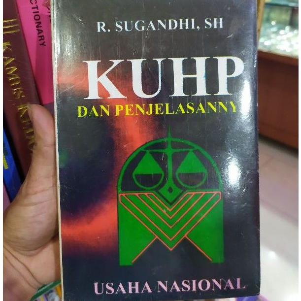Buku Kuhp kitab undang undang hukum pidana berikut penjelasannya by