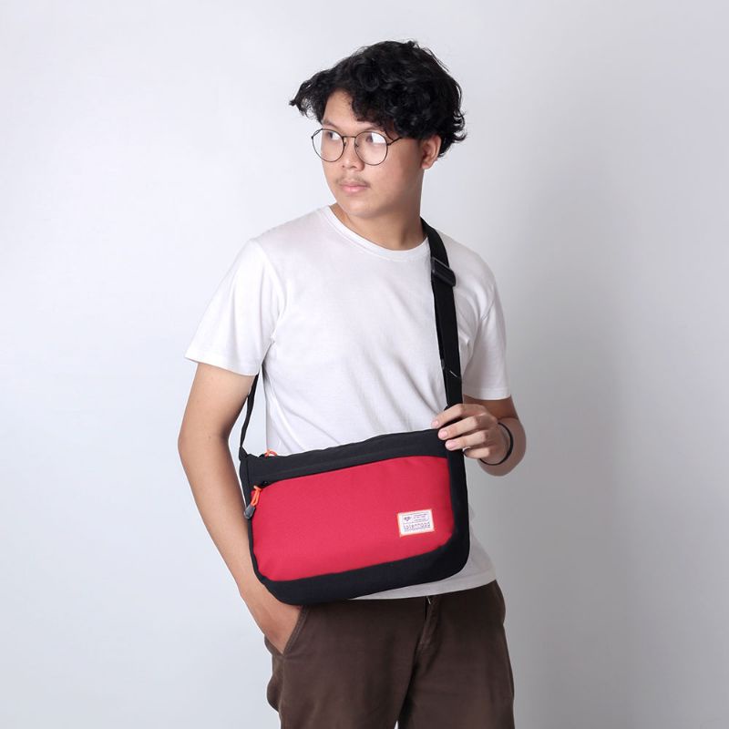 Tas Selempang Pria Slingbag Model Perahu Terbaru Original Muat Laptop 11 12 Inch Slempang Salempang Sling Bag Samping Tourer Shoulder Bag