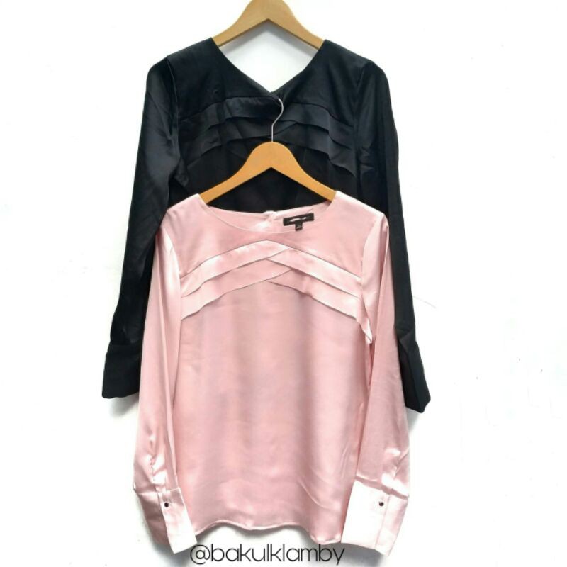 Bnn republik satin ruffle blouse