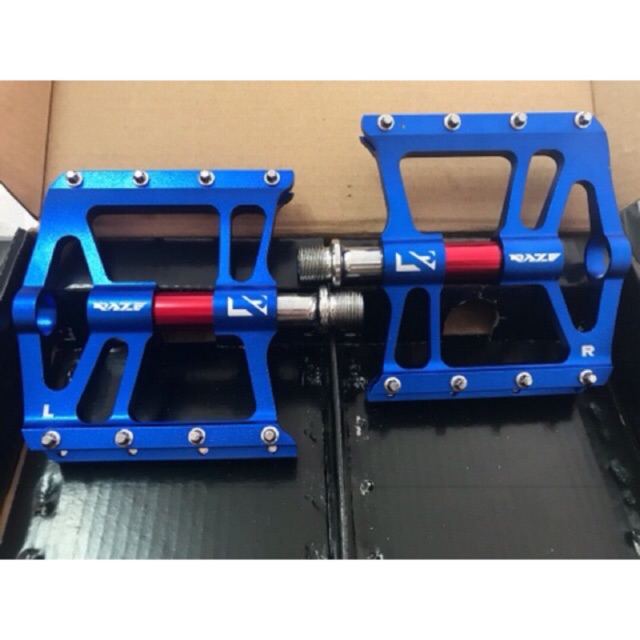 Pedal sepeda raze 60