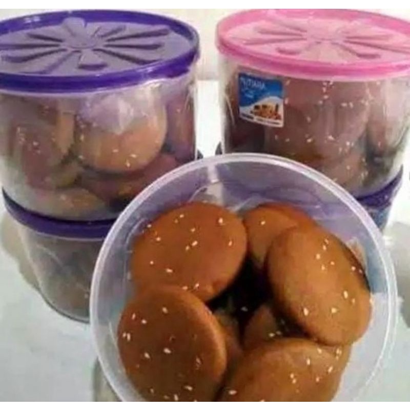 

Kue gambang toples