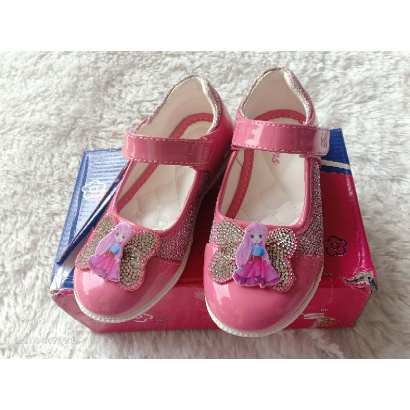 Sepatu anak perempuan Dans