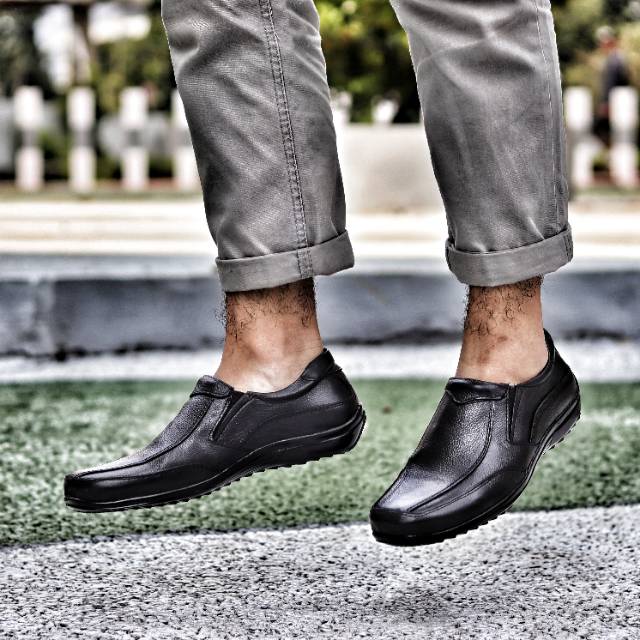 Sepatu Pantofel Pria Kulit Sapi asli Model Slip on Casual Santai formal kerja Kasual kantor