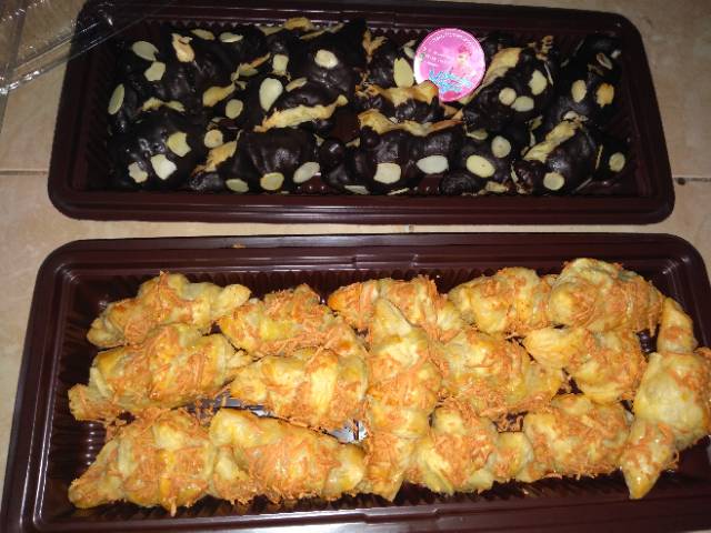 Minimal 10pc Mini puff pastry croissant mini keju coklat stick coco cemilan snack kue lebaran snack kue kering