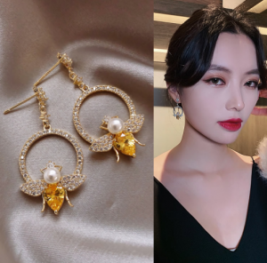 Anting Tusuk Sterling Silver 925 Desain Lebah Hias Berlian Imitasi Gaya Korea Untuk Wanita