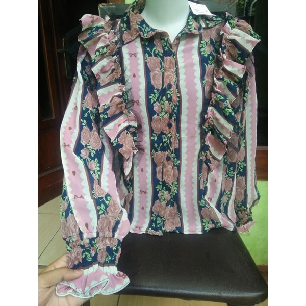 Blouse Ruffle Bunga