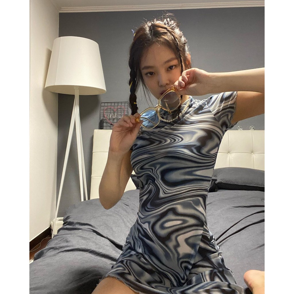 Instagram @jennierubyjane