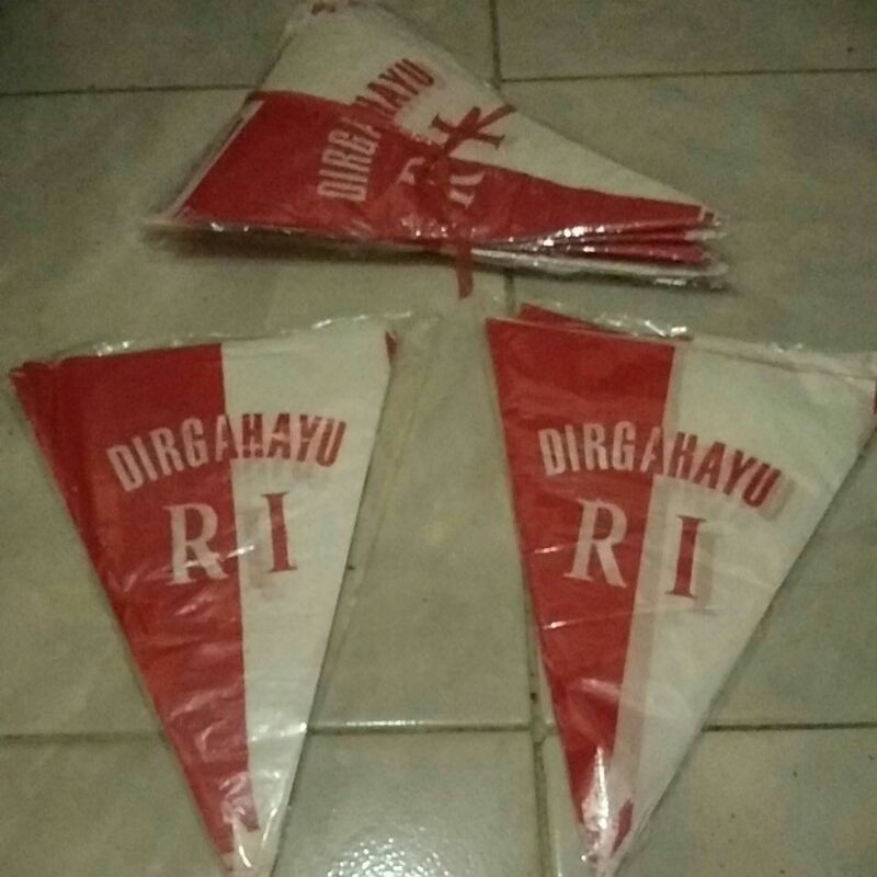 Jual bendera plastik renteng segitiga dirgahayu 50 lmbar | Shopee Indonesia