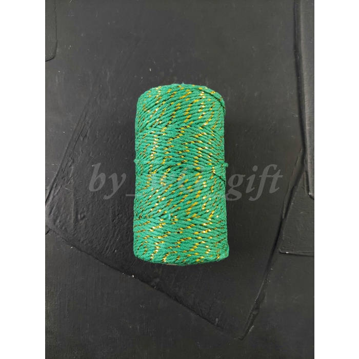 

Pita Tali Katun Aksen Emas- Hijau ; Lebar 2mm; Panjang 100 yard