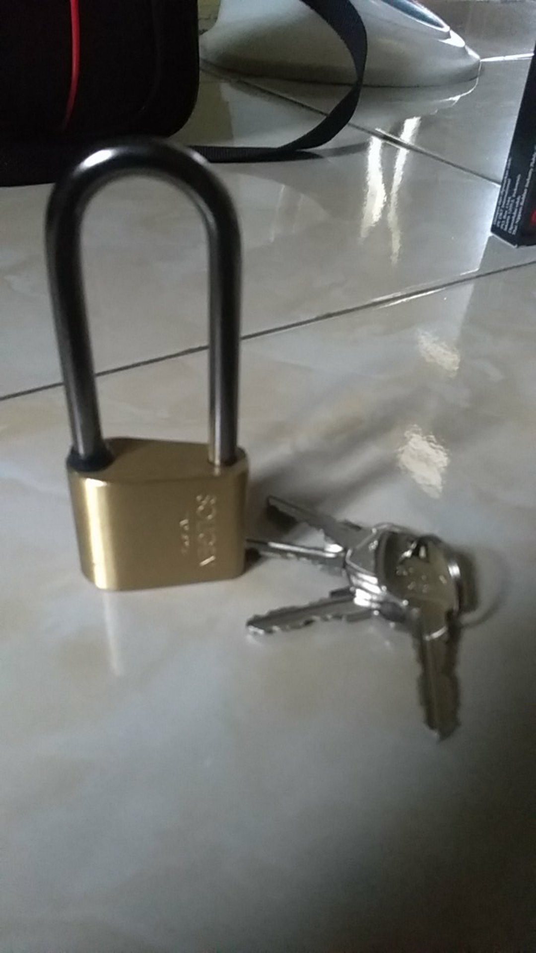 Gembok Soligen Baja Hitam 40 Mm Panjang