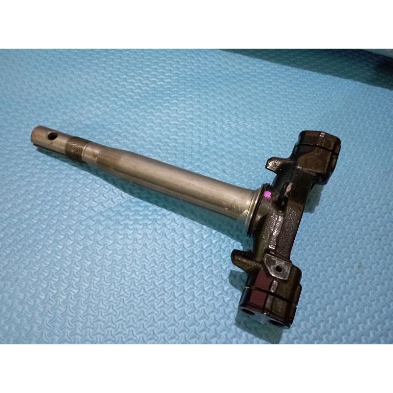 SEGITIGA SHOCKBREAKER DEPAN VARIO 125-150 2013-2017 ORIGINAL