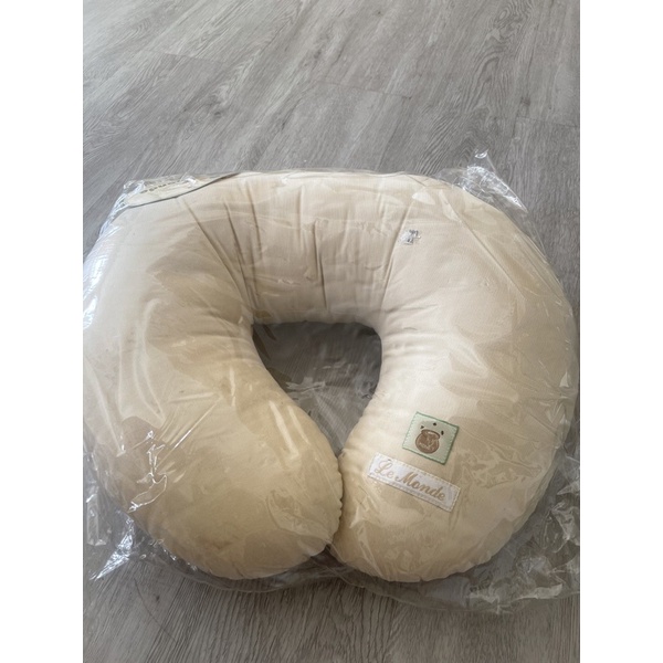Bantal menyusui Le Monde