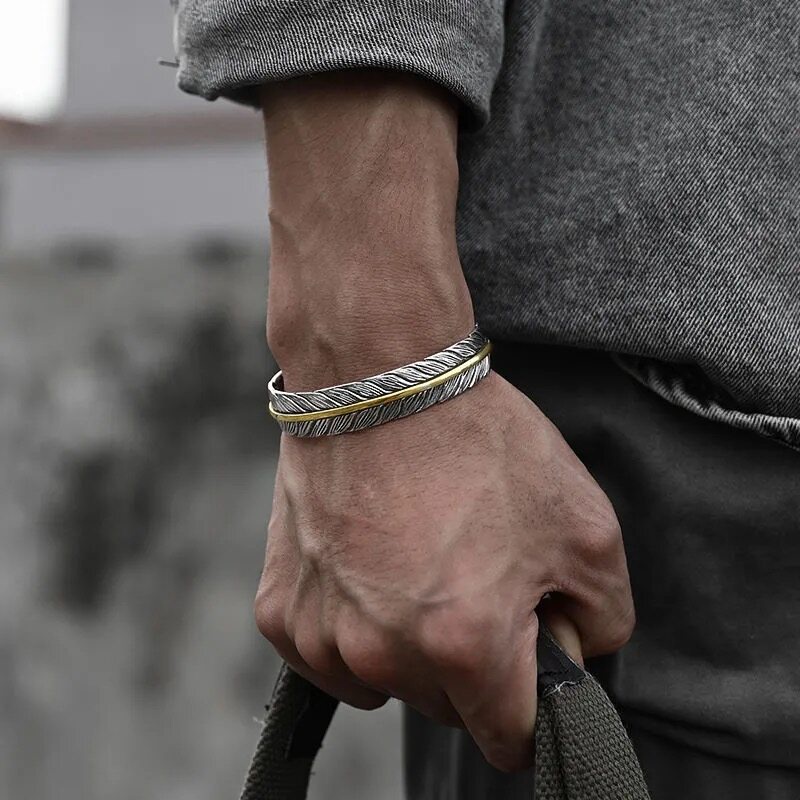 Gelang Model Terbuka Bahan 925 Silver Plated Bentuk Bulu Adjustable Gaya Retro Untuk Pria