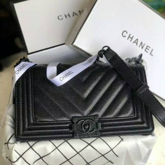 Chanel boy, bahan caviar, Chevron