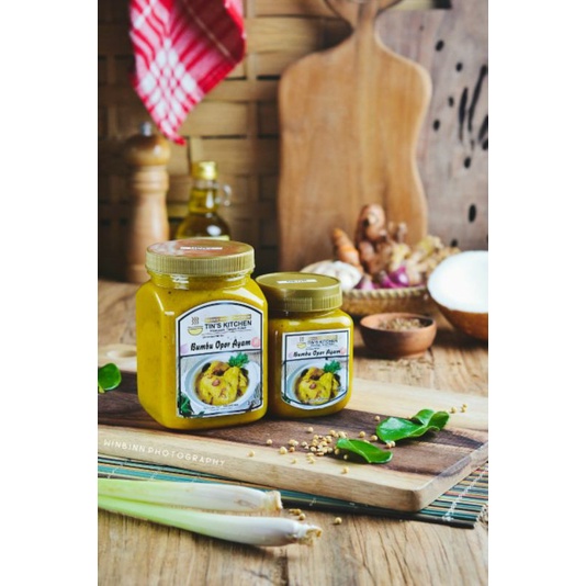 

Opor Ayam Tin's kitchen