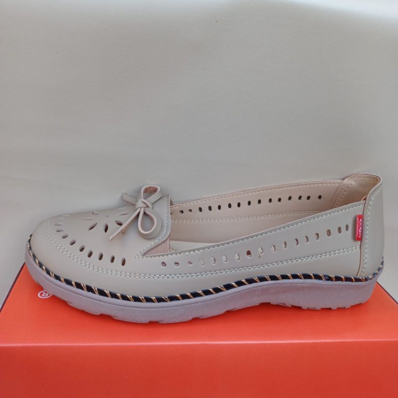 sepatu slip on wanita jumbo bigsize 41-45 kekinian. aulia 08