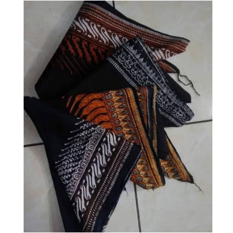 UDENG IKAT KEPALA SEGITIGA/SLAYER BATIK