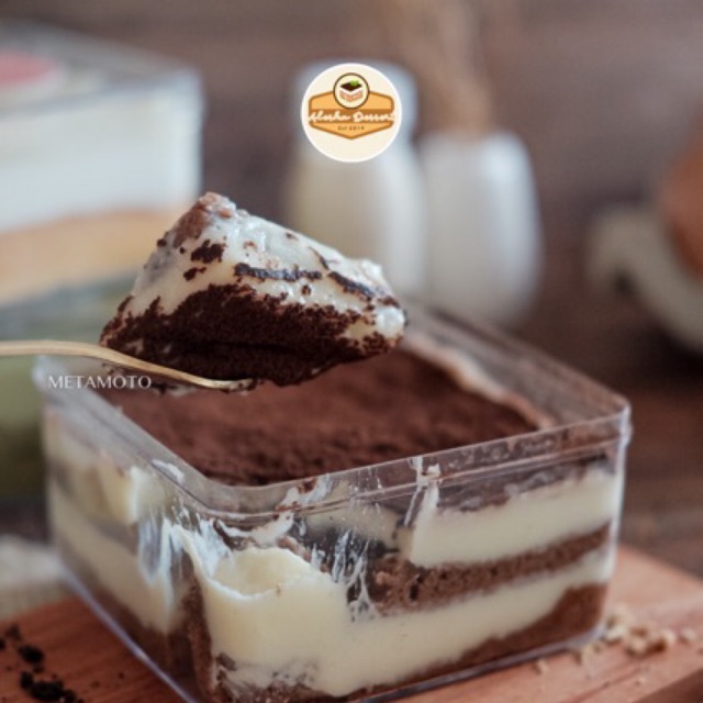 

TIRAMISU LIGHT DESSERT BOX by aleshadessert