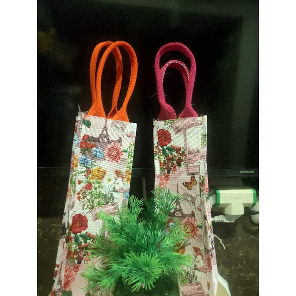 tas botol totebag Tumbler size 8 x8*25 cm bahan waterproof tebal motif banyak