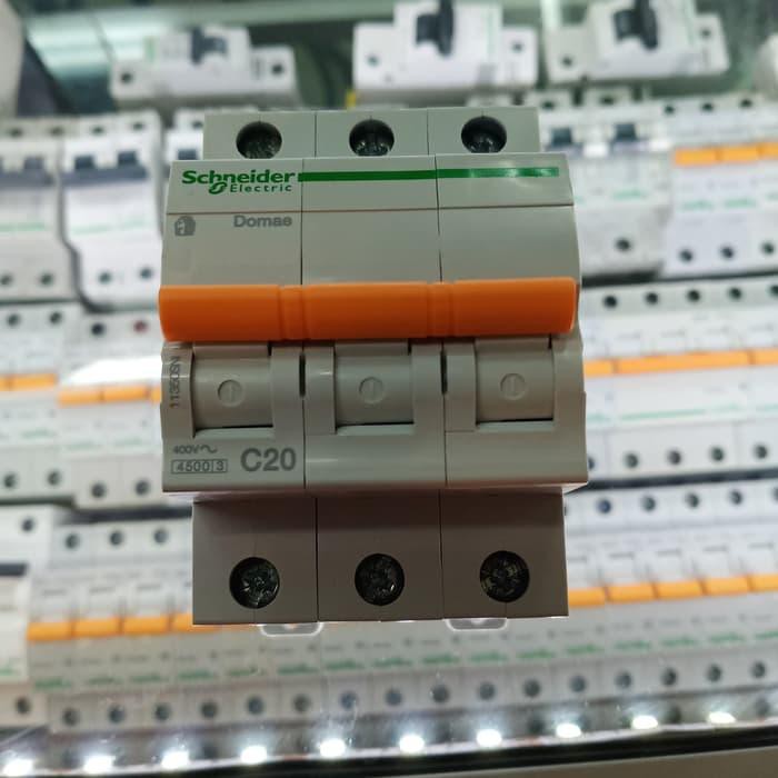 *pertukangan* MCB 20a Schneider 3 phase