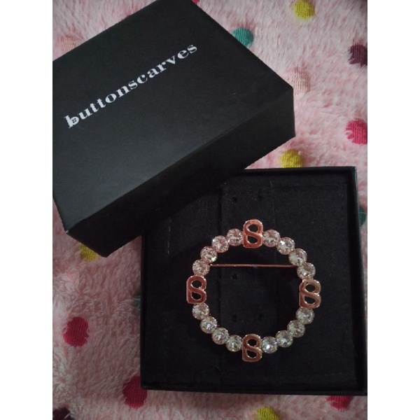 Anna Round Brooch Buttonscarves