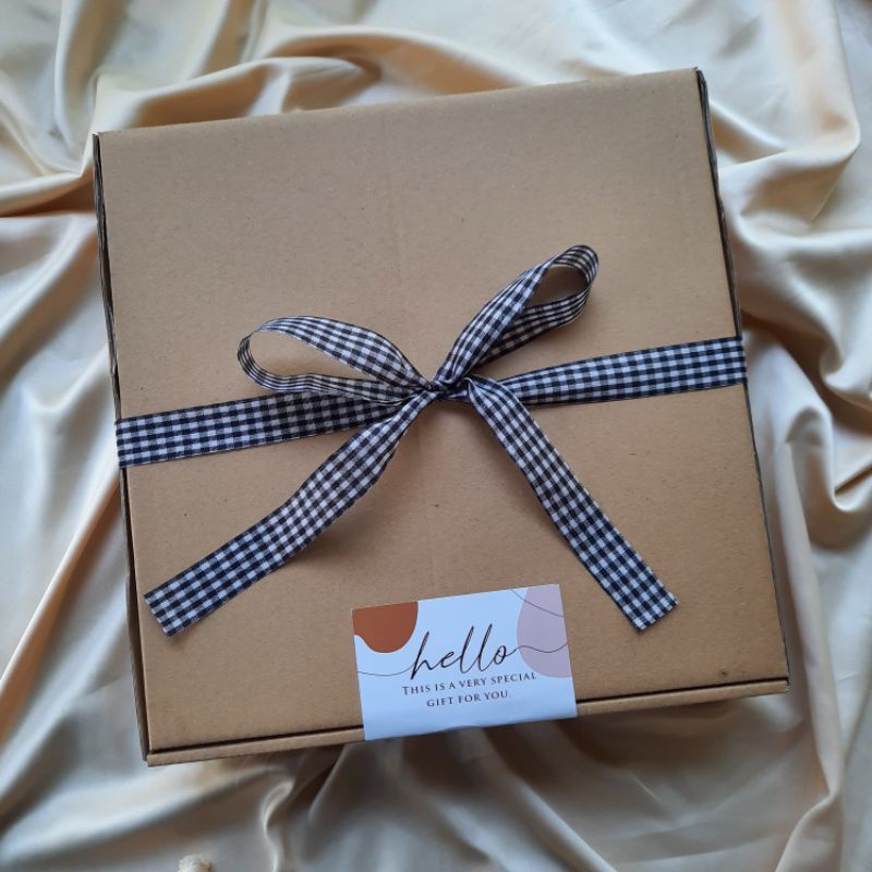 

Hampers Gift Box Ulang Tahun / Wisuda / Anniversary / Wedding