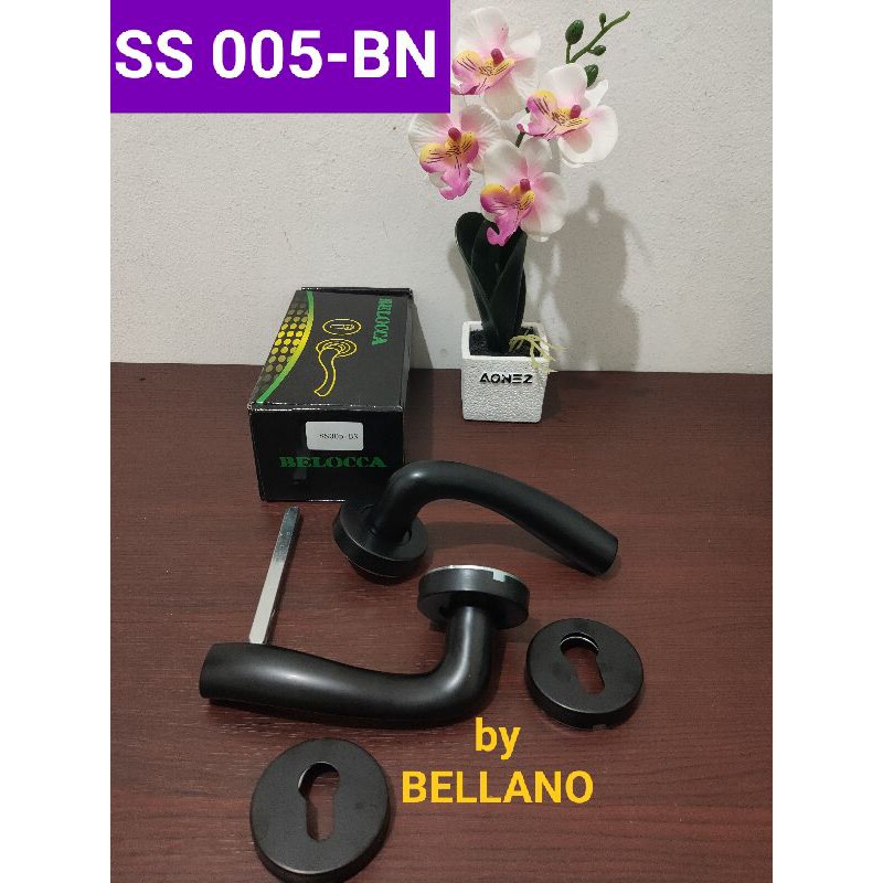 Handle pintu merk Belocca tipe SS 005-BN